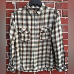 Flyshacker Clothing Company Large Plaid Flannel Long Sleeve Button Down Shirt T1